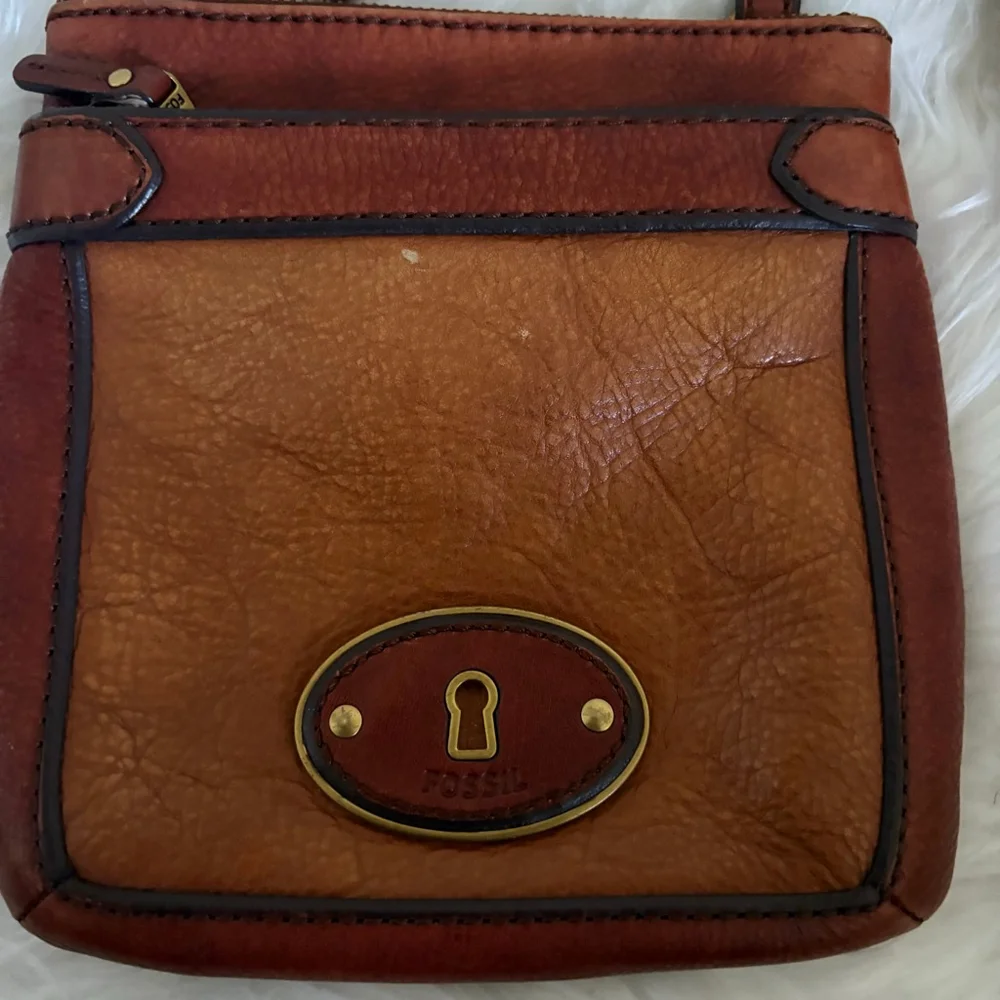Women's Fossil Vintage Two-Tone Cognac Tan Leather Crossbody Bag Small‎ Size